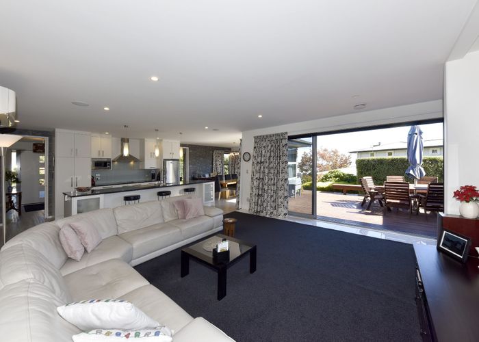  at 9 Kenmure Drive, Huntsbury, Christchurch
