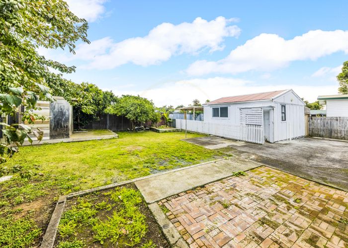  at 5 Lawford Place, Mangere, Auckland