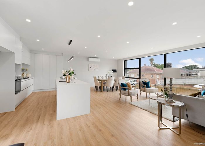  at 4/90 Hillsborough Road, Hillsborough, Auckland