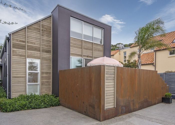  at 18 Marriner Street, Sumner, Christchurch City, Canterbury