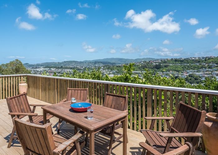  at 2/77 Nevay Road, Miramar, Wellington