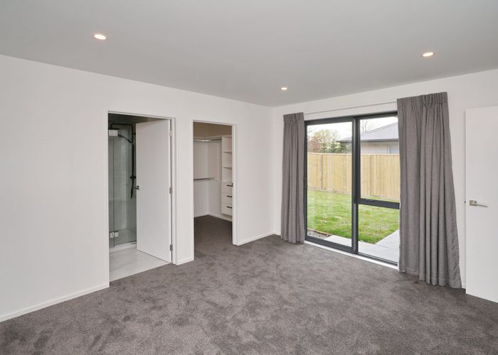 at 33 Tara Crescent, Woodend, Woodend