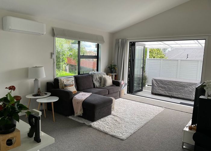  at 32A Meadowood Drive, Unsworth Heights, North Shore City, Auckland