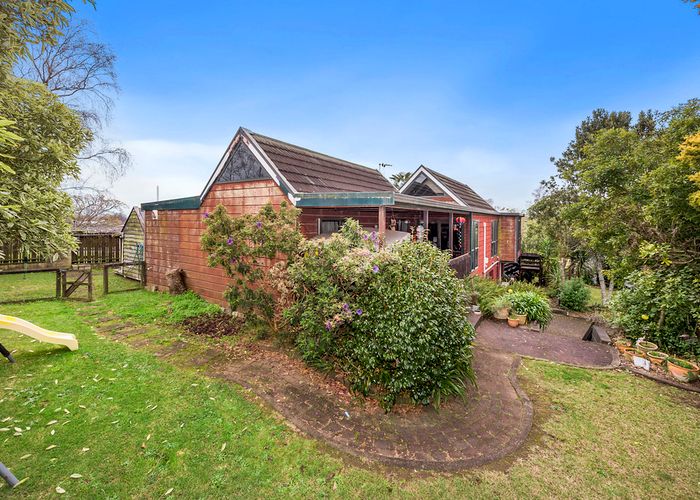 at 2 Pohutukawa Drive, Pukete, Hamilton