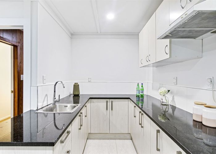  at 7 Glen VIsta Place (Outgoing inclusive), Bayview, North Shore City, Auckland