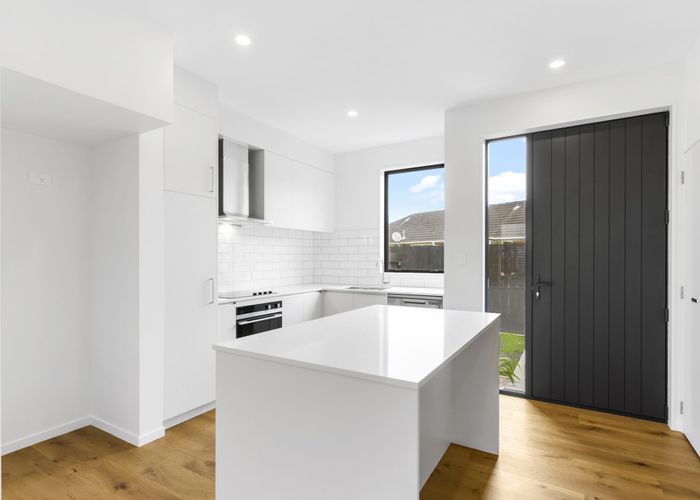  at 11/82 East Coast Road, Milford, North Shore City, Auckland