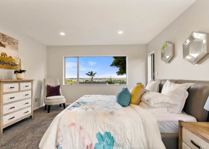  at 2/8 Varlene Terrace, Forrest Hill, North Shore City, Auckland