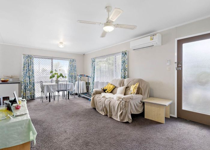  at 1/128 Bruce McLaren Road, Henderson, Waitakere City, Auckland