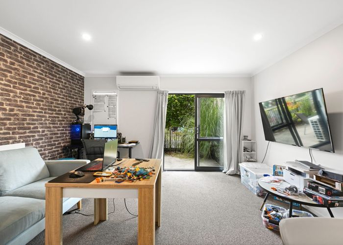  at 2/13 Palmerston Street, Hamilton City Central, Hamilton, Waikato