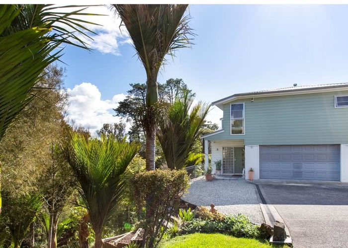  at 32A Capilano Place, Glenfield, Auckland