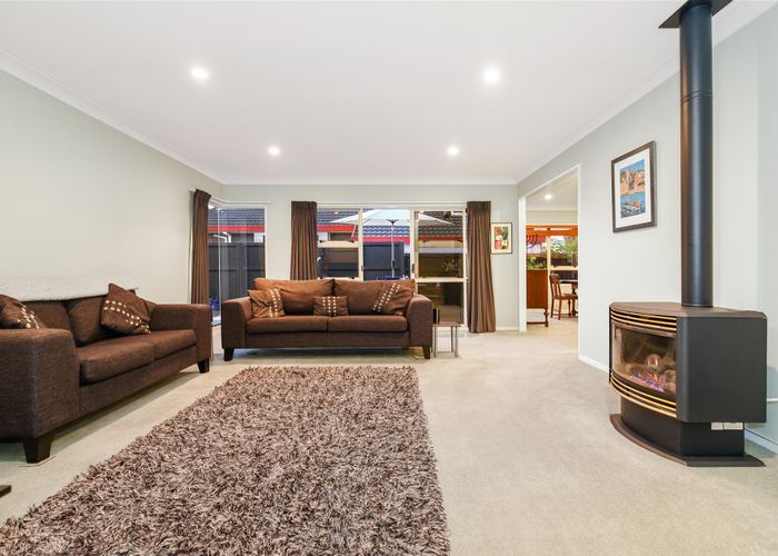  at 16 Sunny Dale, Western Heights, Hamilton