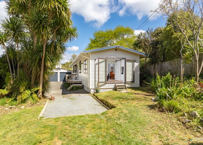 at 2 Avian Road, Blue Mountains, Upper Hutt