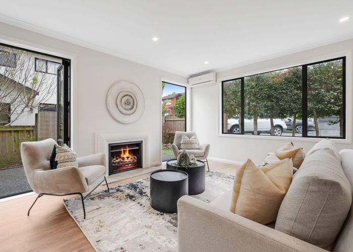  at 8 Kingsgate Place, Dannemora, Auckland