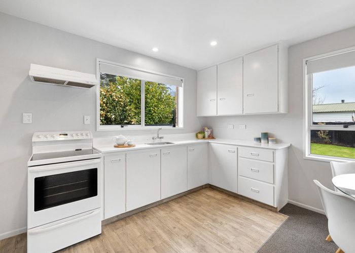  at 2/18 Manuel Place, Bishopdale, Christchurch