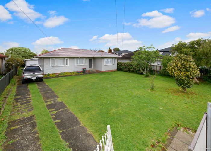  at 2 Surrey Street, Manurewa, Auckland