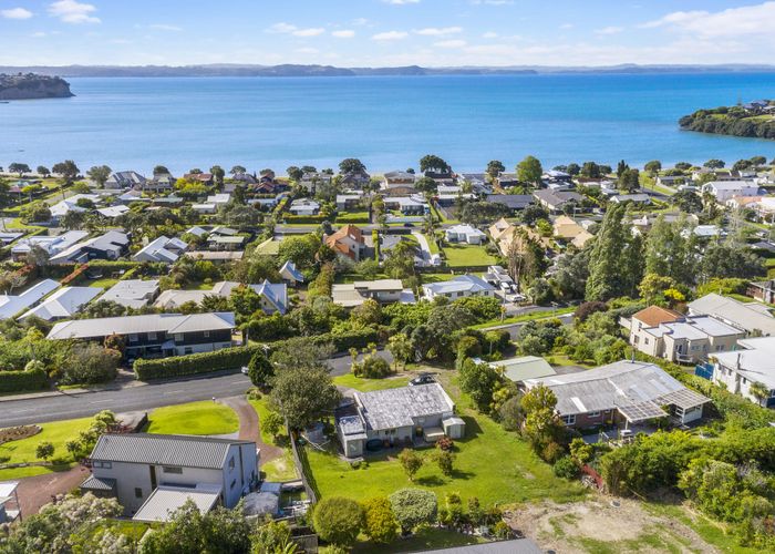  at 11 Beach Road, Manly, Whangaparaoa