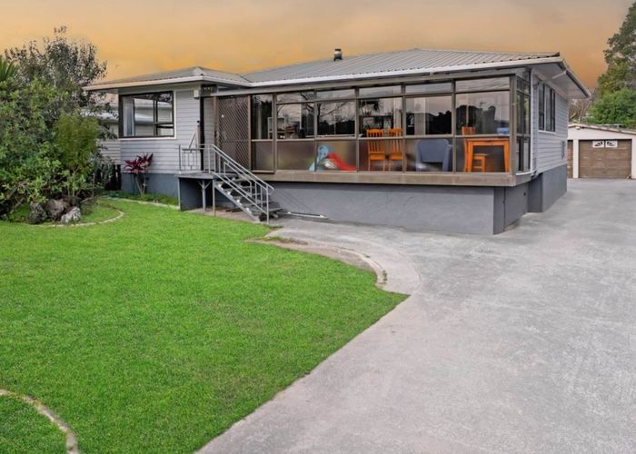  at 8 Barrie Avenue, Papatoetoe, Auckland