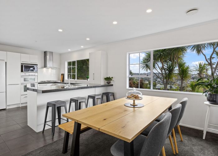 at 2/4 Holt Avenue, Torbay, Auckland