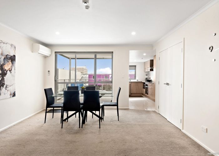  at 2/7 Vialou Street, Hamilton Central, Hamilton