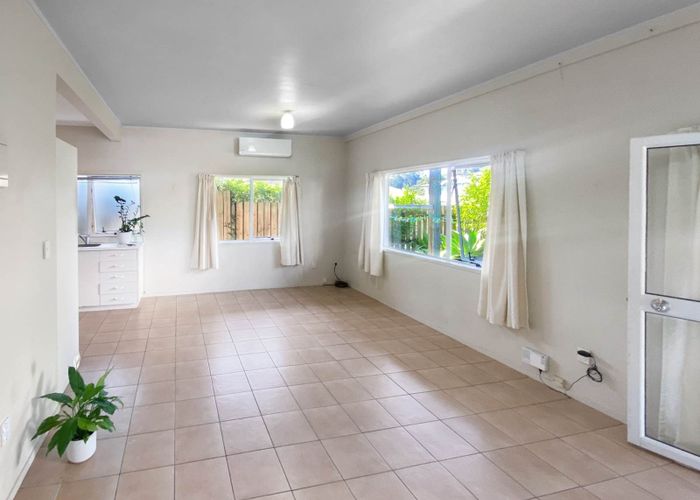  at 1/14 The Avenue, Albany, North Shore City, Auckland