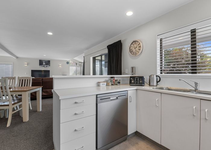  at 74B Grand Vue Road, Kawaha Point, Rotorua, Bay Of Plenty