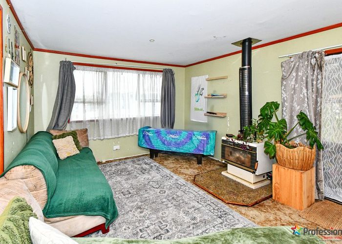  at 2 Serrano Place, Clover Park, Auckland