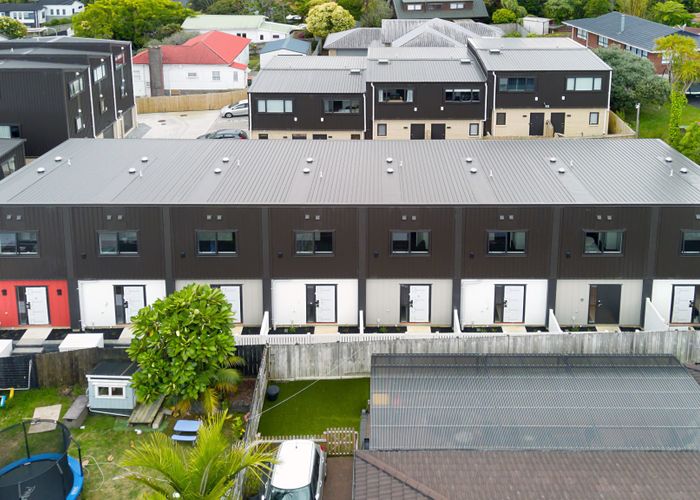  at 7/52 Newington Road, Henderson, Waitakere City, Auckland