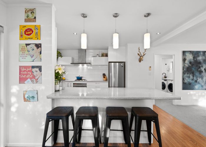  at 6 Gulliver Place, Conifer Grove, Takanini