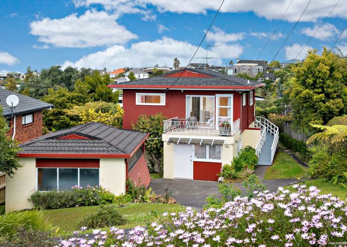  at 35 Montgomery Ave, Rothesay Bay, North Shore City, Auckland