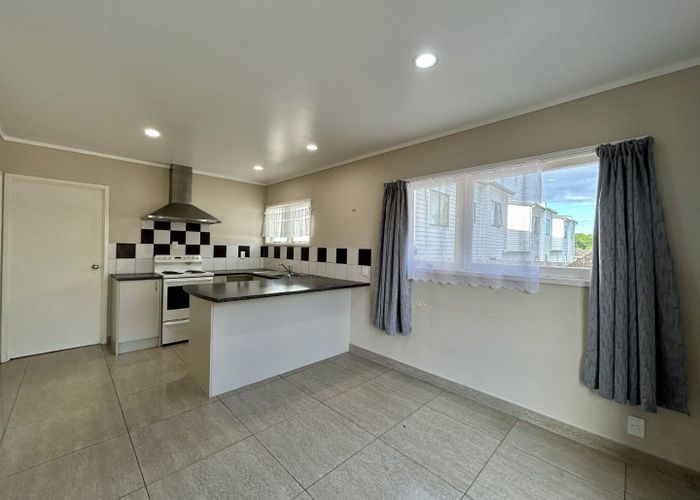  at 4 Clutha Crescent, Clover Park, Auckland
