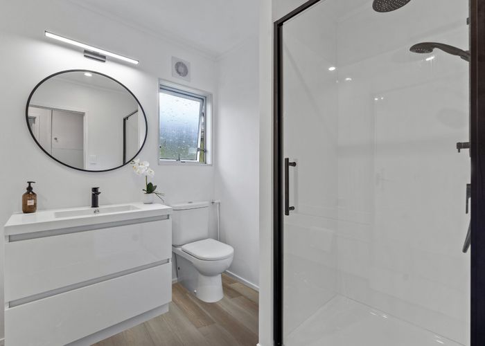  at 2/28 Verbena Road, Birkdale, Auckland