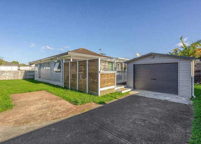 at 2/212 Waitemata Drive, Ranui, Waitakere City, Auckland