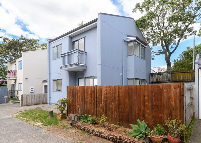  at 3 Sun Place, Henderson, Waitakere City, Auckland