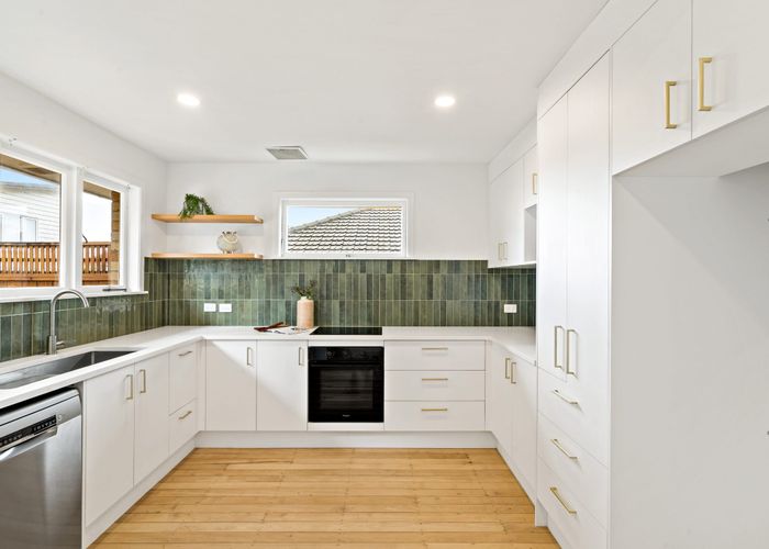  at 2/7 McRae Road, Mount Wellington, Auckland