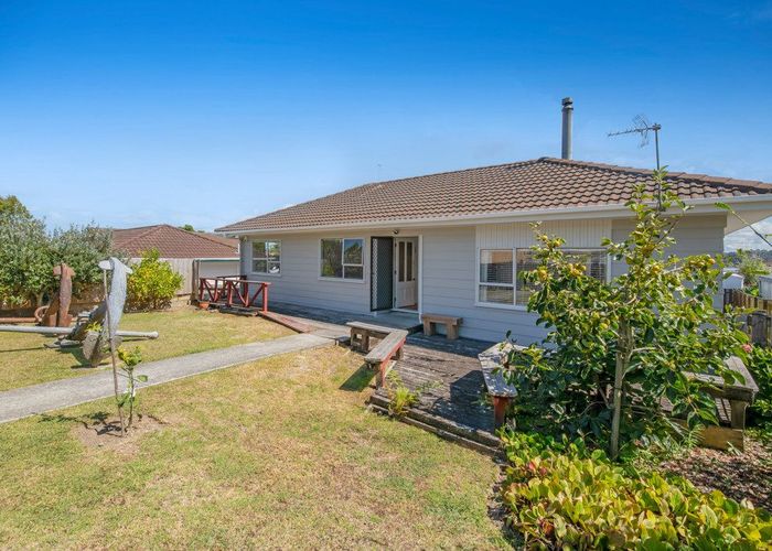  at 9 Devonshire Road, Unsworth Heights, Auckland