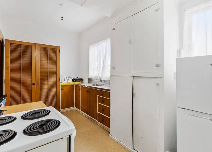  at 8 Berkeley Road, Manurewa, Manukau City, Auckland
