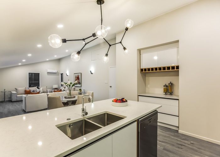  at 2/154 Orakei Road, Remuera, Auckland