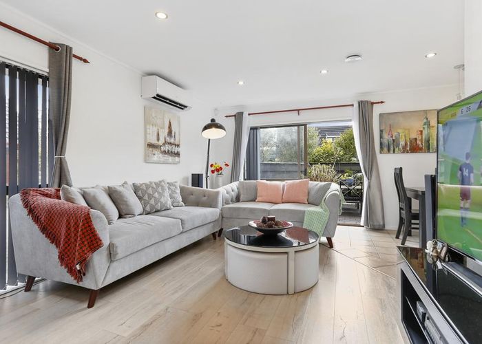  at 2/73 Hattaway Avenue, Bucklands Beach, Auckland