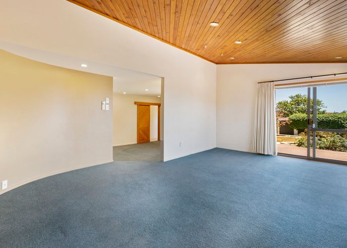  at 16 Prince Regent Drive, Half Moon Bay, Auckland