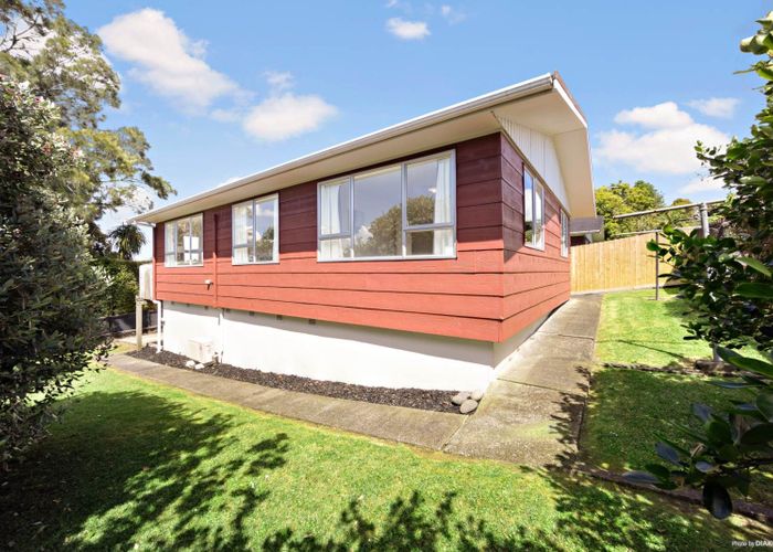  at 2/10 Kemp Road, Massey, Waitakere City, Auckland