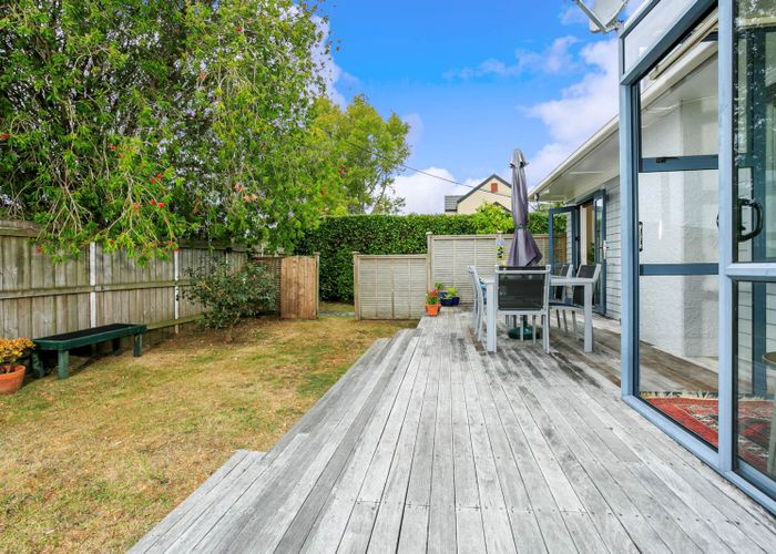  at 4 Trinidad Road, Sunnynook, Auckland