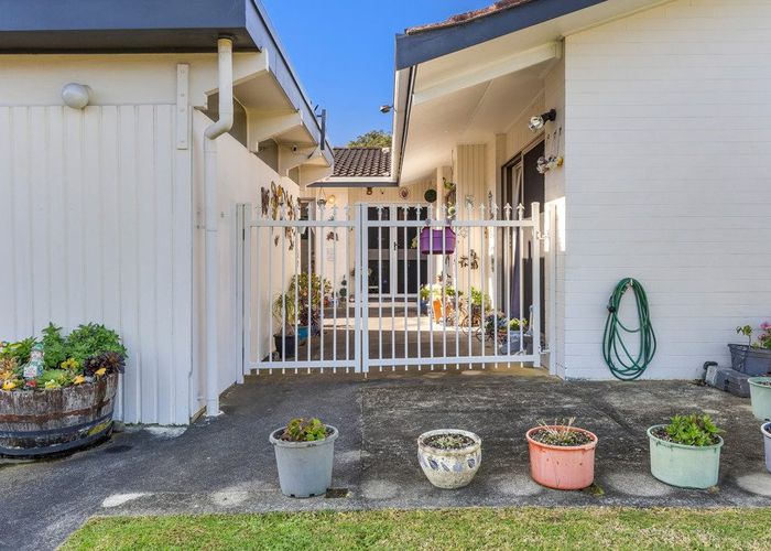  at 6 Booker Place, Weymouth, Manukau City, Auckland