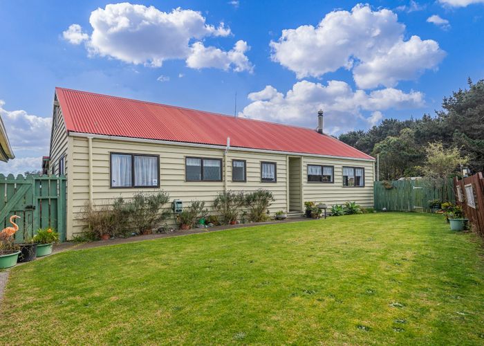  at 40 Hennessy Street East, Foxton Beach, Foxton