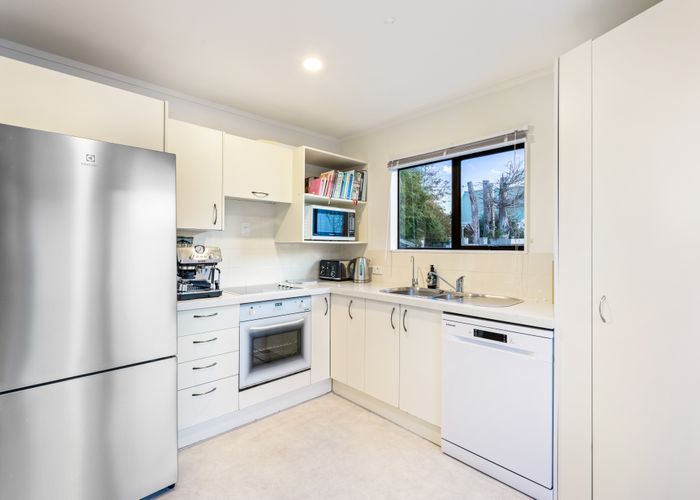  at 2/7 Eskdale Road, Birkdale, Auckland