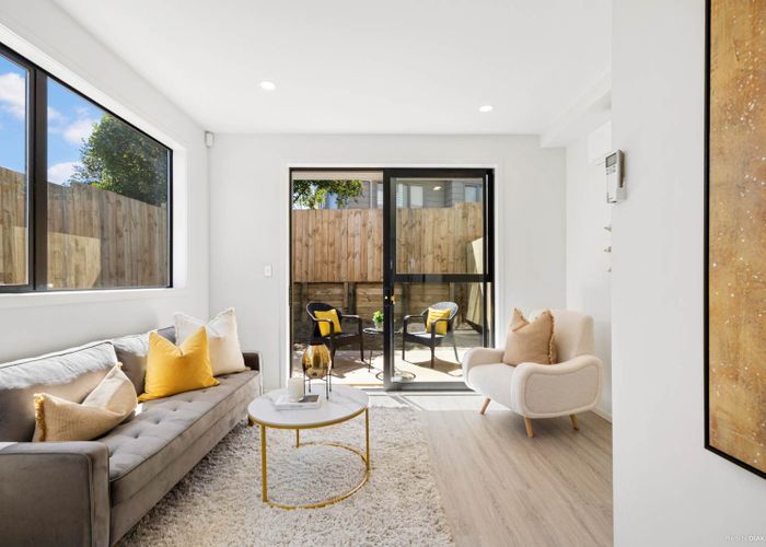  at 2/128 Vodanovich Road, Te Atatu South, Auckland