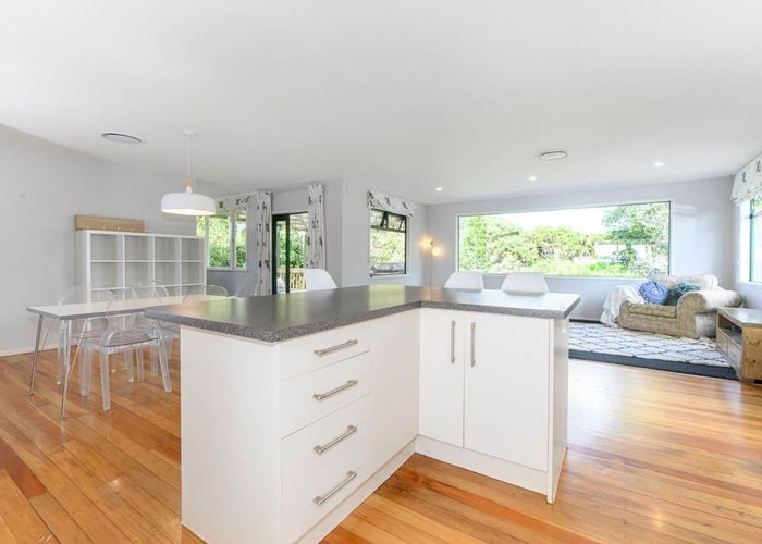  at 220 Glengarry Rd, Oratia, Waitakere City, Auckland