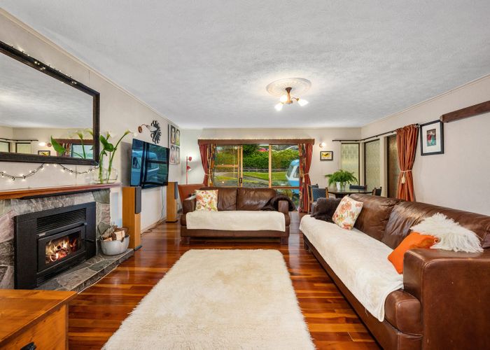  at 5 Bank Street, Hillcrest, Auckland