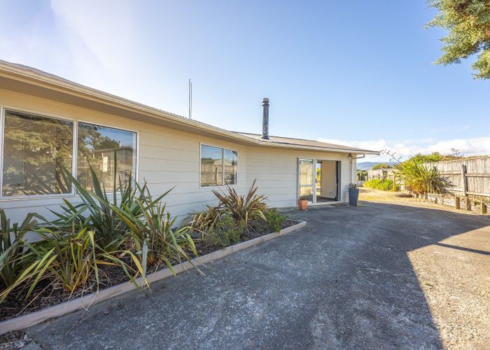  at 52 Sarah Street, Waikawa Beach, Horowhenua, Manawatu / Whanganui