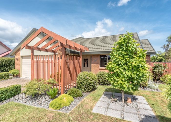  at 64 St James Drive, Huntington, Hamilton