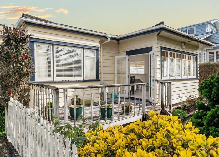  at 37 Johnstone Street, Point Chevalier, Auckland City, Auckland